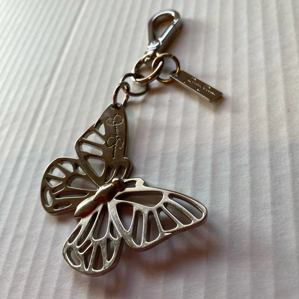 JESSCA SIMPSON Chic Silver Butterfly Key Holder🤍